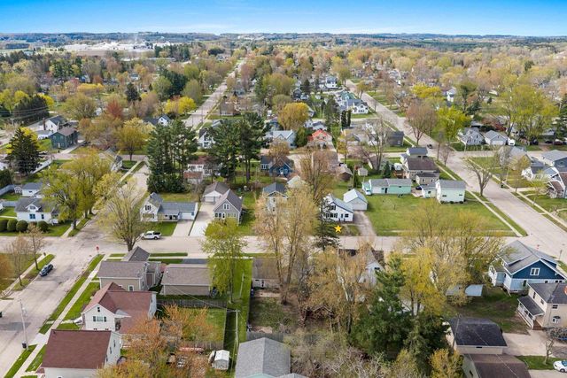 112 E LAW STREET, New London, WI 54961
