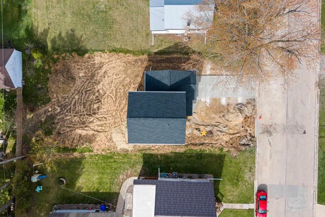 112 E LAW STREET, New London, WI 54961