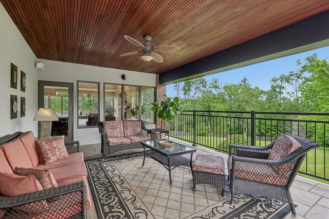 218 Grandview Drive N., Fox Chapel, PA 15215