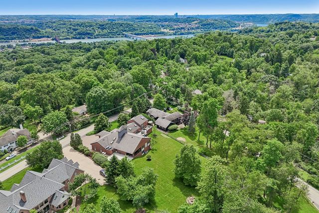 218 Grandview Drive N., Fox Chapel, PA 15215