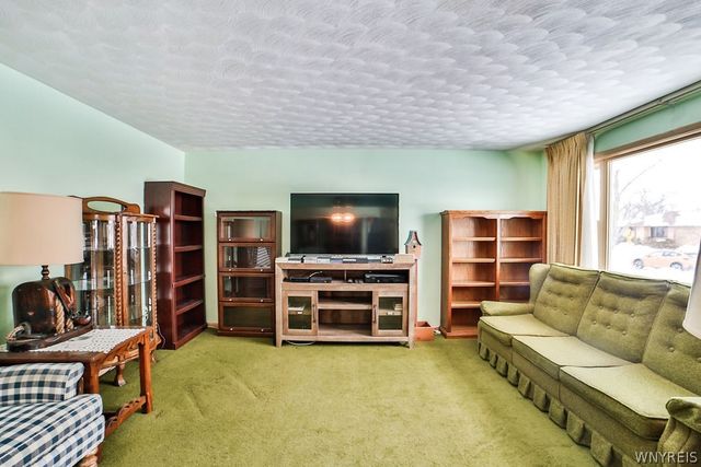 47 Armond Lane, Cheektowaga, NY 14043