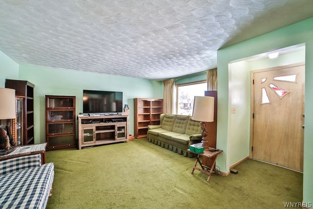 47 Armond Lane, Cheektowaga, NY 14043