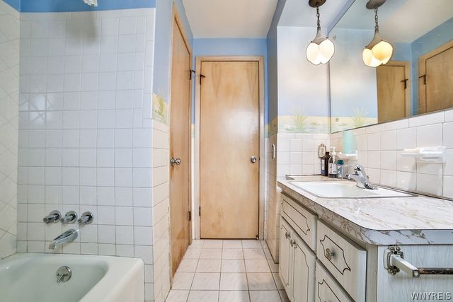 47 Armond Lane, Cheektowaga, NY 14043