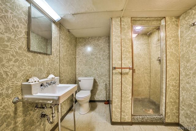 47 Armond Lane, Cheektowaga, NY 14043