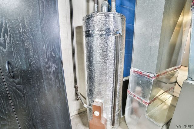 47 Armond Lane, Cheektowaga, NY 14043