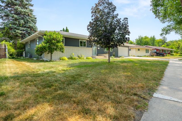 1108 S River Drive, Moorhead, MN 56560