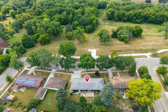 1108 S River Drive, Moorhead, MN 56560
