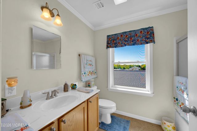 90 Oregon Avenue, Waretown, NJ 08758