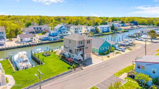 90 Oregon Avenue, Waretown, NJ 08758