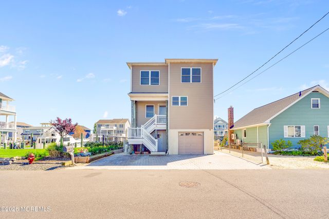 90 Oregon Avenue, Waretown, NJ 08758