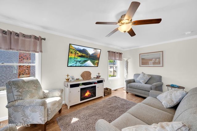 90 Oregon Avenue, Waretown, NJ 08758