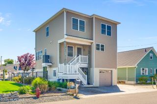 90 Oregon Avenue, Waretown, NJ 08758