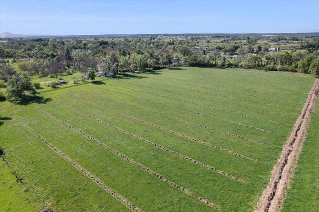 000 Riverland Drive, Anderson, CA 96007