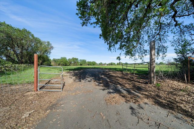 000 Riverland Drive, Anderson, CA 96007