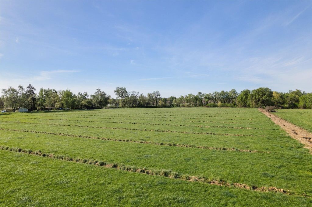 000 Riverland Drive, Anderson, CA 96007