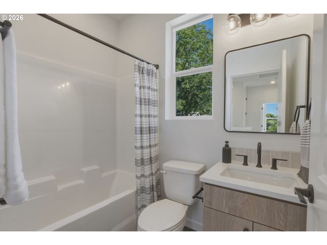 6179 N Albina Ave, Portland, OR 97217
