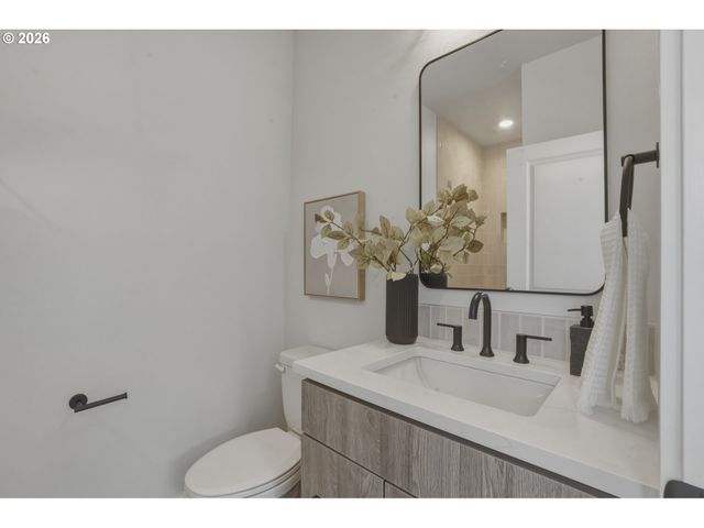 6179 N Albina Ave, Portland, OR 97217
