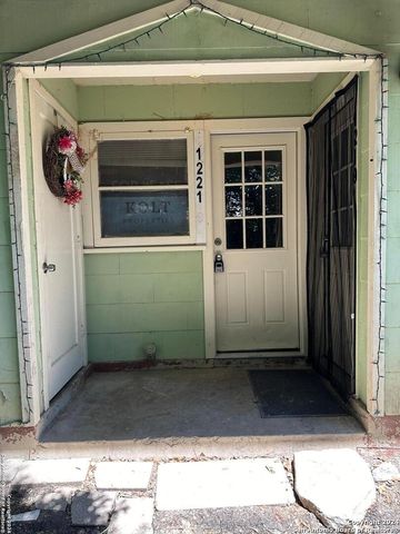 1221 thorain, San Antonio, TX 78201