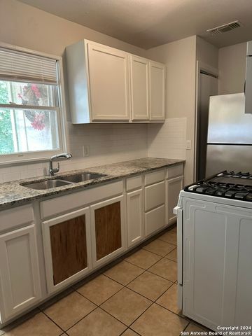 1221 thorain, San Antonio, TX 78201