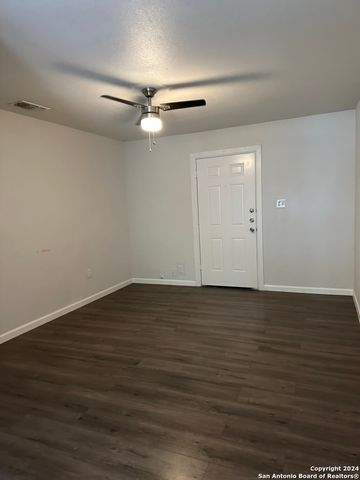 1221 thorain, San Antonio, TX 78201