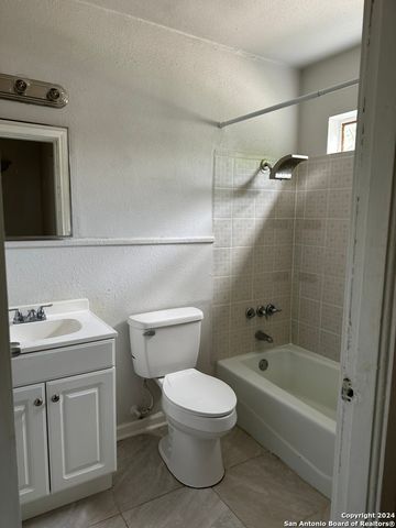 1221 thorain, San Antonio, TX 78201