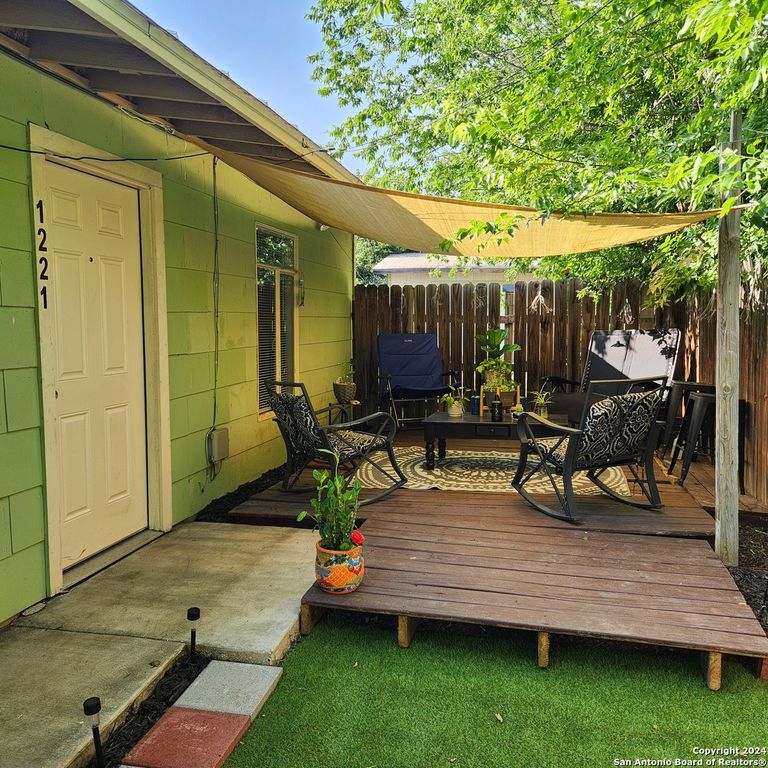 1221 thorain, San Antonio, TX 78201