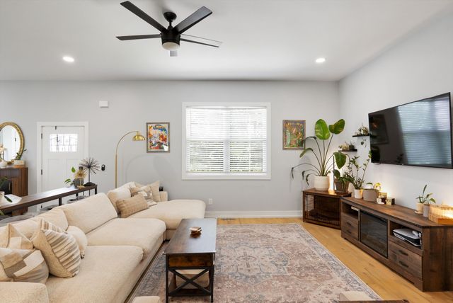 2313 Ilolo St, Nashville, TN 37207