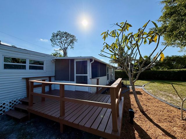 2662 SE Janet Street, Stuart, FL 34997