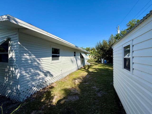 2662 SE Janet Street, Stuart, FL 34997