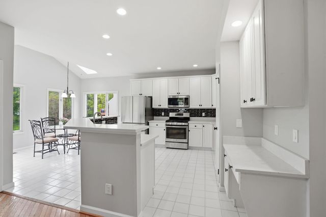 1410 WINDSOR DR, Warrington, PA 18976