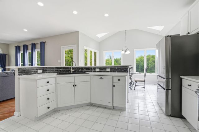 1410 WINDSOR DR, Warrington, PA 18976