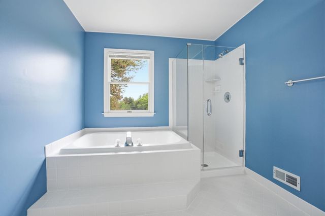 1410 WINDSOR DR, Warrington, PA 18976