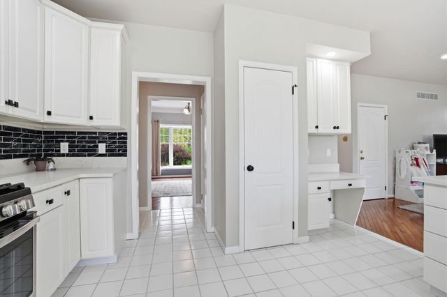 1410 WINDSOR DR, Warrington, PA 18976