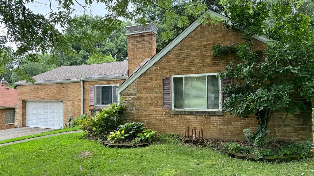 3955 Roswell Avenue, Cheviot, OH 45211