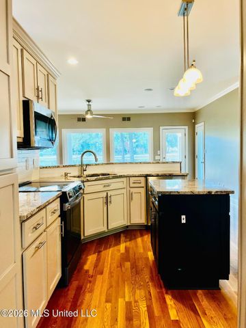 1720 Stonehedge Drive, Southaven, MS 38671