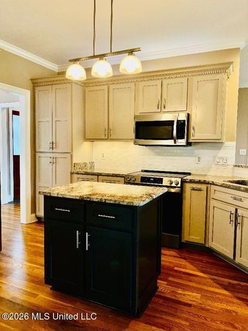 1720 Stonehedge Drive, Southaven, MS 38671