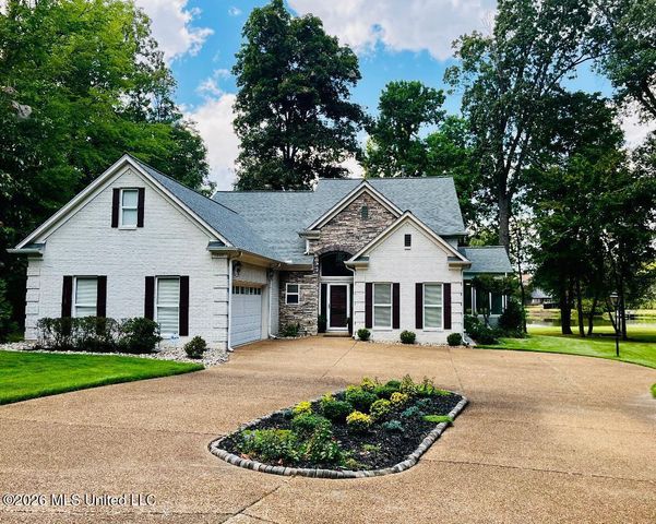 1720 Stonehedge Drive, Southaven, MS 38671
