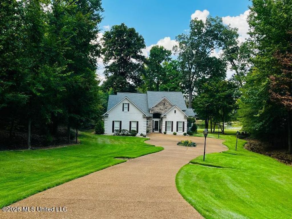 1720 Stonehedge Drive, Southaven, MS 38671