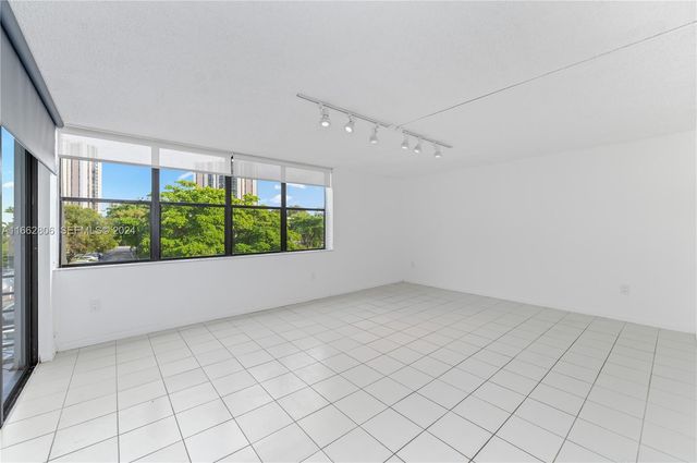 20301 NE 30th Avenue 308-5, Aventura, FL 33180