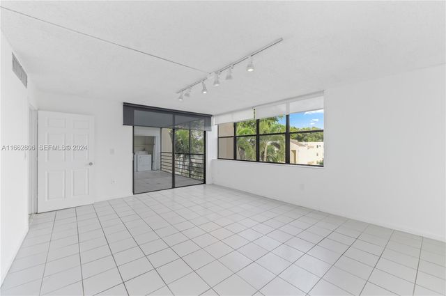 20301 NE 30th Avenue 308-5, Aventura, FL 33180