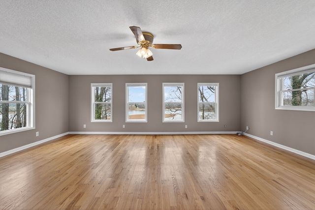 232 Loop Dr, Winchester, TN 37398