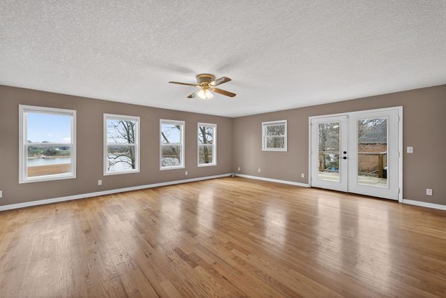 232 Loop Dr, Winchester, TN 37398