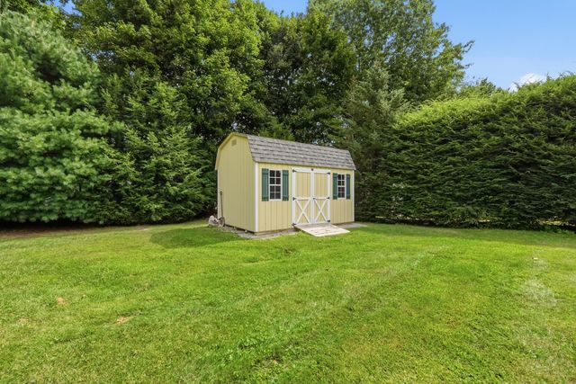 12 Waterman Rd, Auburn, MA 01501