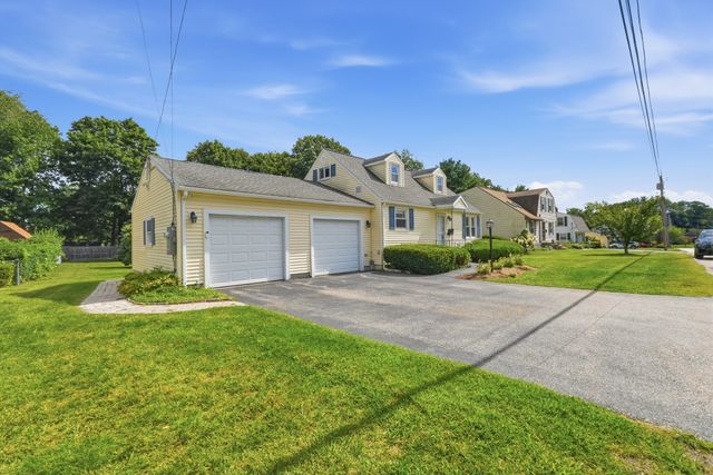 12 Waterman Rd, Auburn, MA 01501