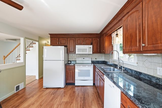 12 Waterman Rd, Auburn, MA 01501
