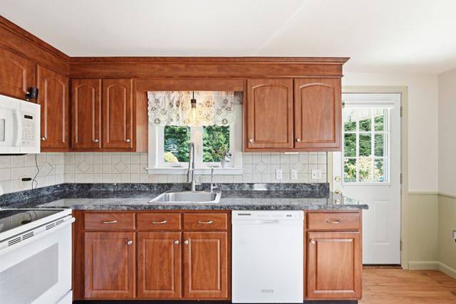 12 Waterman Rd, Auburn, MA 01501