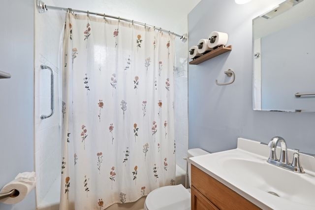 12 Waterman Rd, Auburn, MA 01501