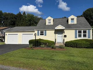 12 Waterman Rd, Auburn, MA 01501