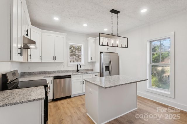 828 N Main Street, Mount Pleasant, NC 28124