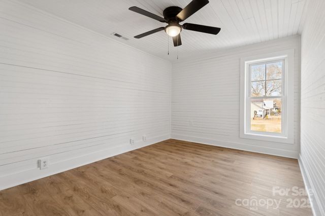 828 N Main Street, Mount Pleasant, NC 28124